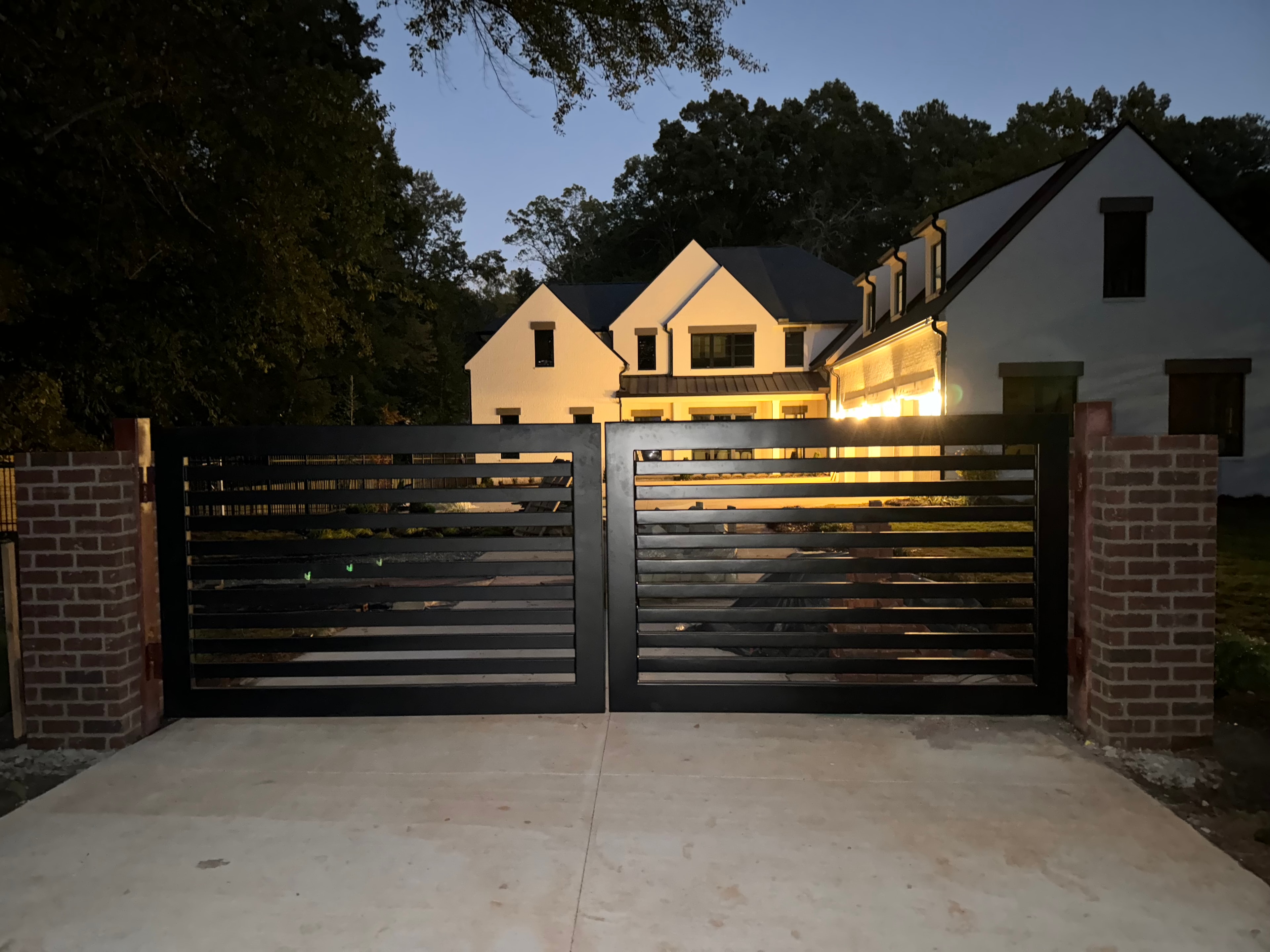 Modern Horizontal Gate